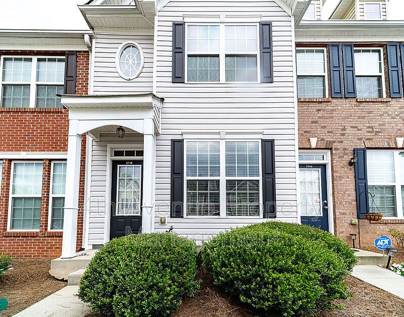 1st image of 2746 Heathrow Dr