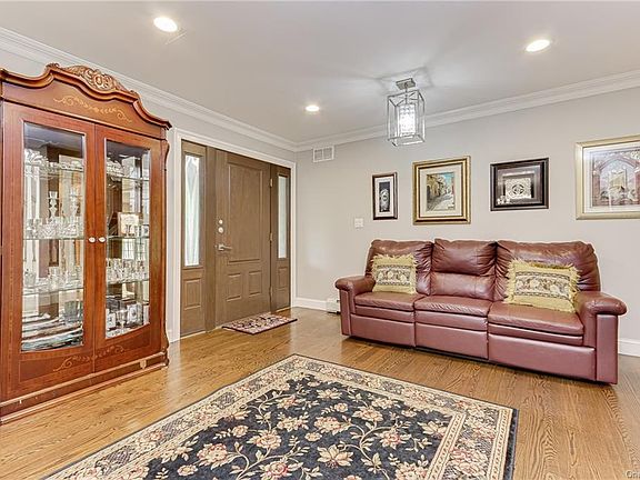 5th image of 25 Dawn Ln