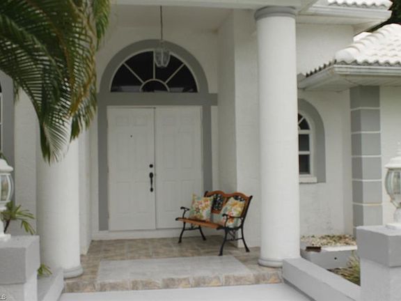 3rd image of 817 Jefferson Ave #1