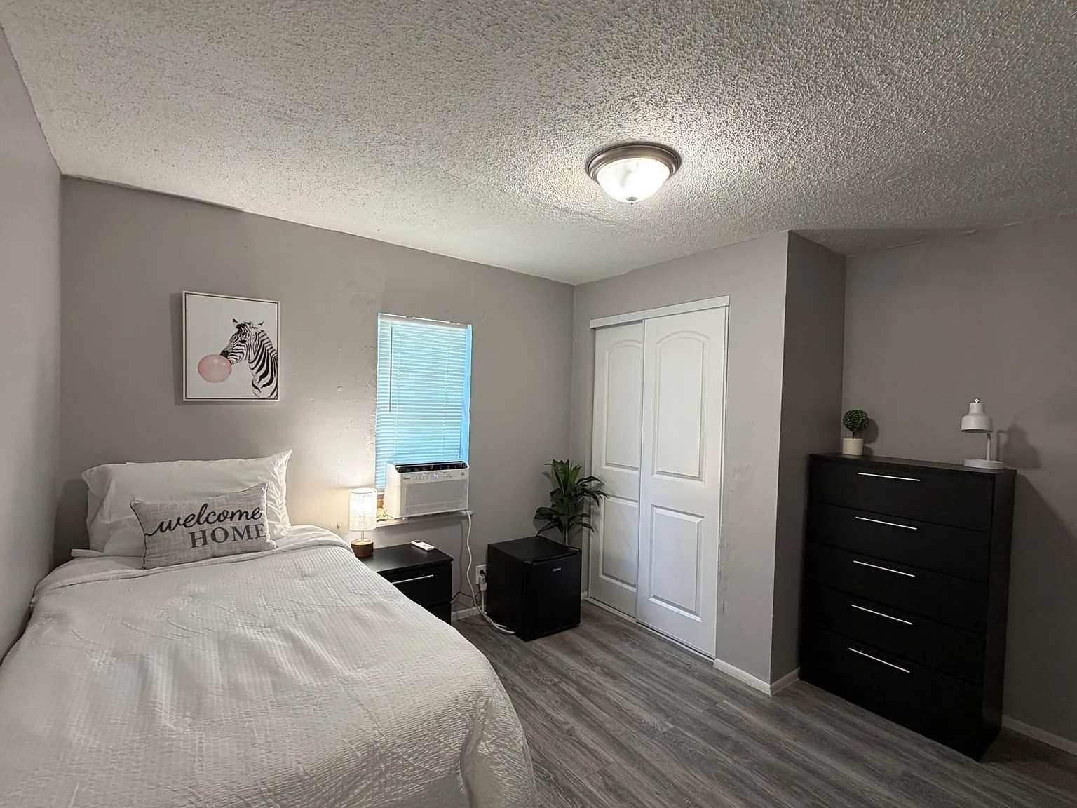 4 bed, 1.0 bath, 744 sqft, $741 — Photo 2