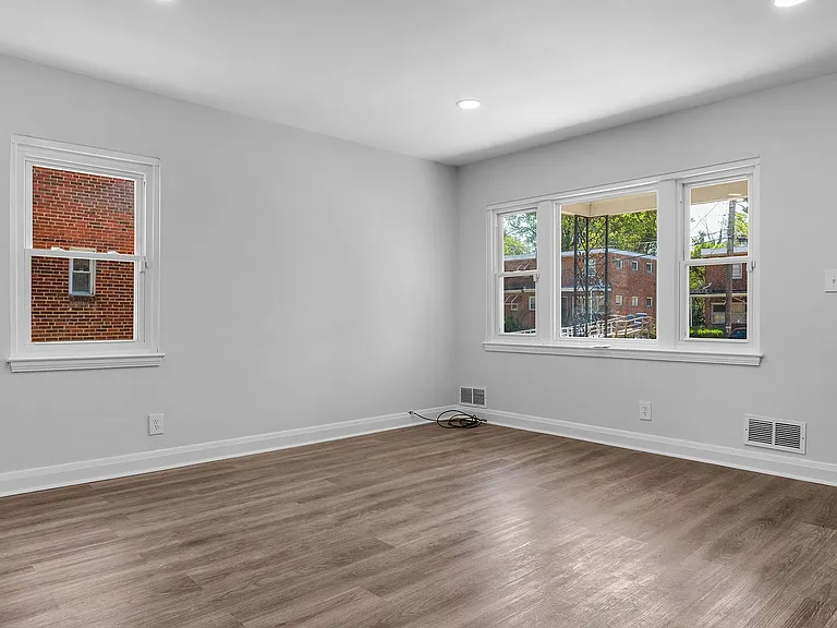 3912 Mortimer Ave — Photo 5