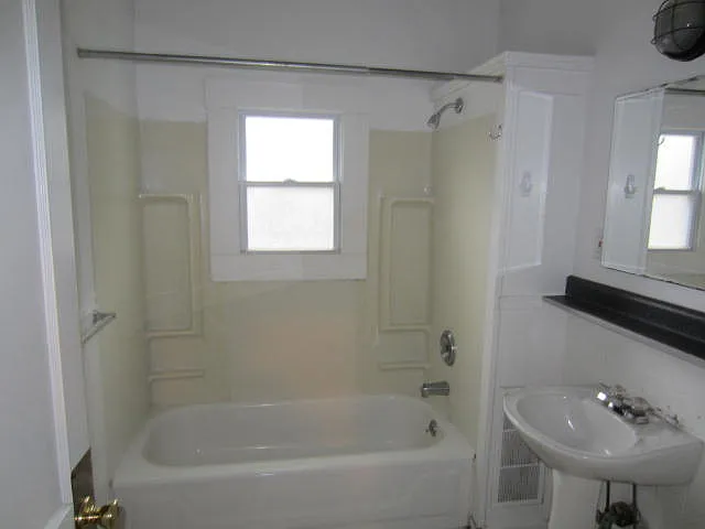 943 E Delmar St — Photo 7