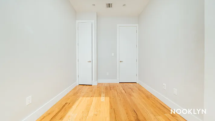 Rented by Nooklyn NYC LLC | media 21