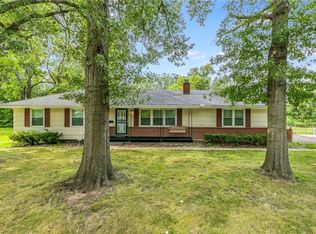 6915 E 102nd St, Kansas City, MO 64134