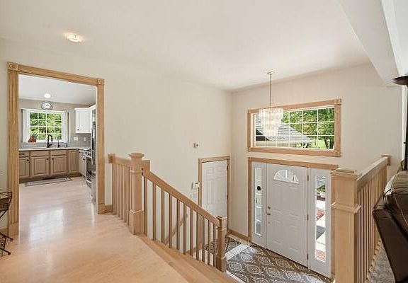 5th image of 15465 Broadway St