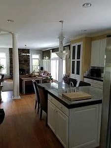 1901 Greenbrier Cir — Photo 6