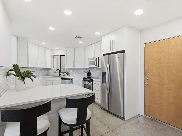 3225 E 3rd St — Photo 14