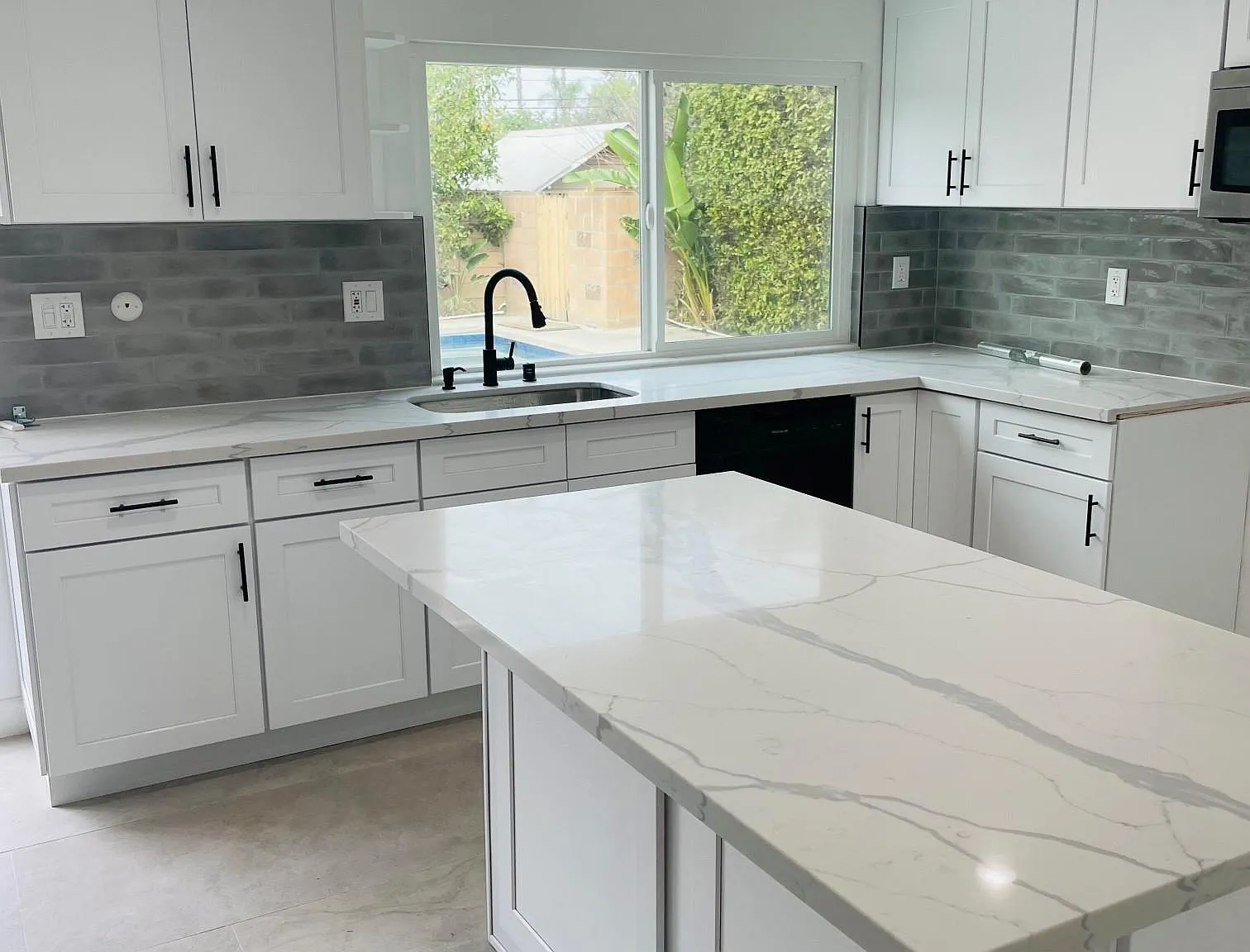 6225 Hesperia Ave — Photo 3
