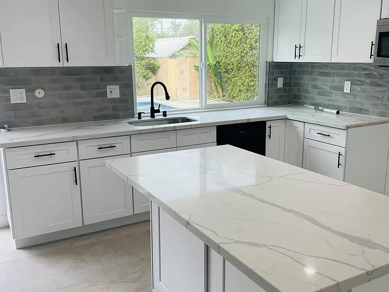 6225 Hesperia Ave — Photo 3