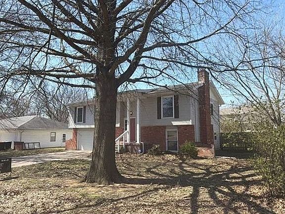 2nd image of 942 Ridge Dr