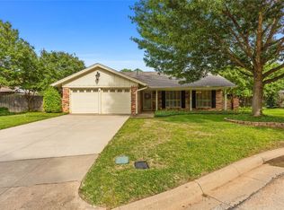 1710 Park Ridge Ct, Arlington, TX 76012