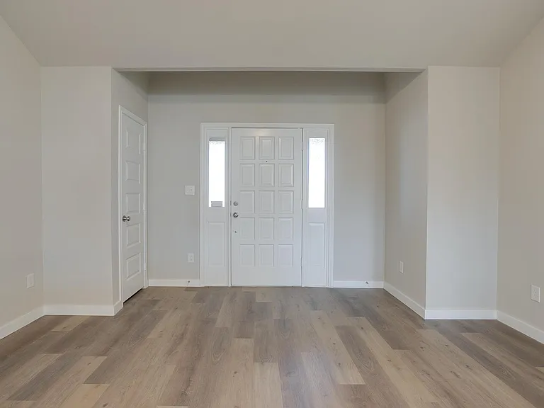 305 Bentley Dr — Photo 6