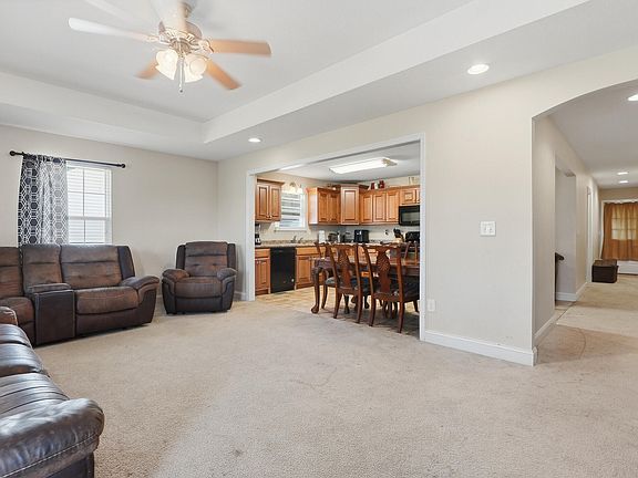 2nd image of 195 Dogwood Ln