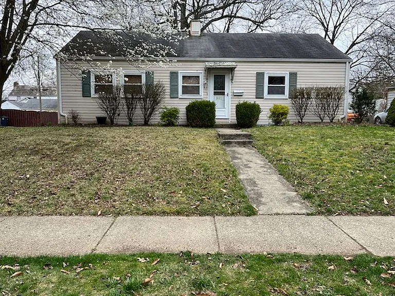 801 Vernon Rd — Photo 2