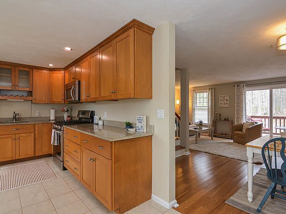 4th image of 27 Seaver Brook Lane #27