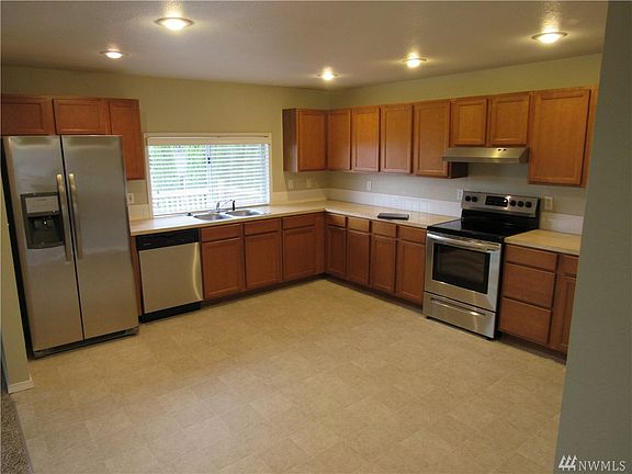 4th image of 6023 46th St NE