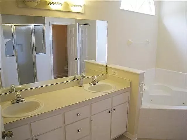 7624 SW 49th Pl — Photo 5