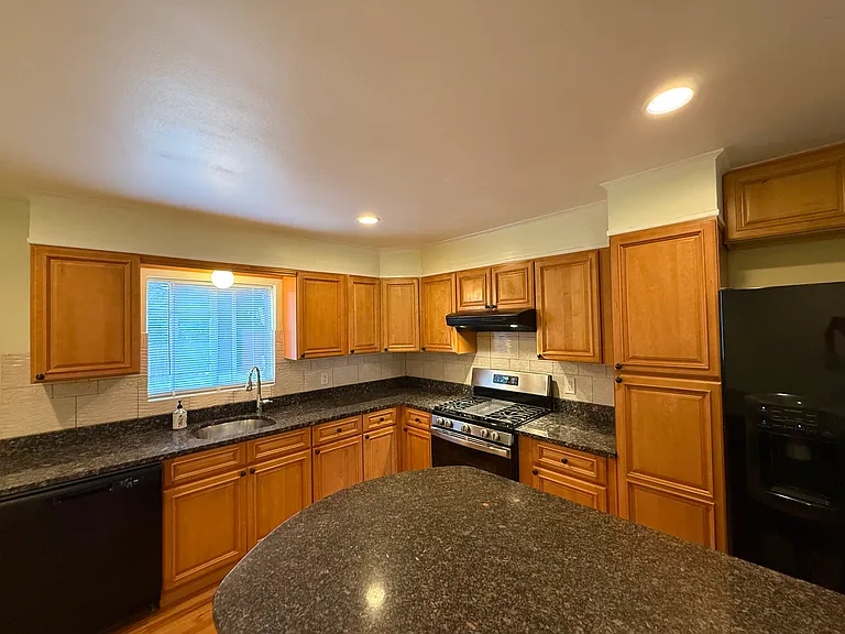 18 Pine St #1 — Photo 7