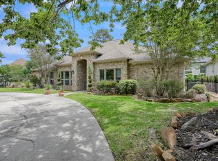 221 Edgewood Dr, Montgomery, TX 77356