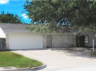 1011 Darnell Ave, Benbrook, TX 76126