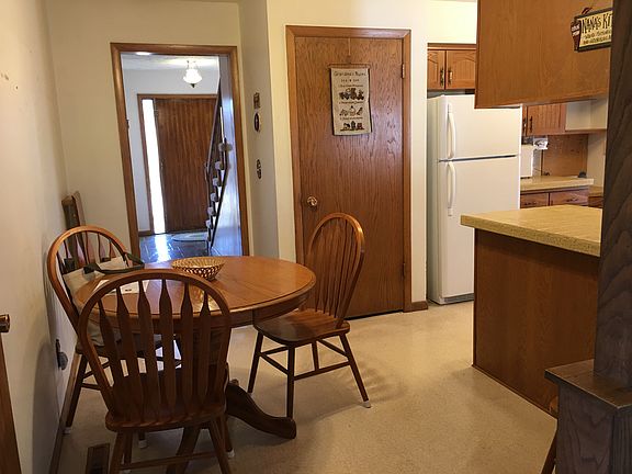 4th image of 1303 Meadow Ln