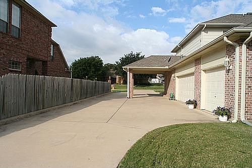 4th image of 5203 Vicksburg Dr