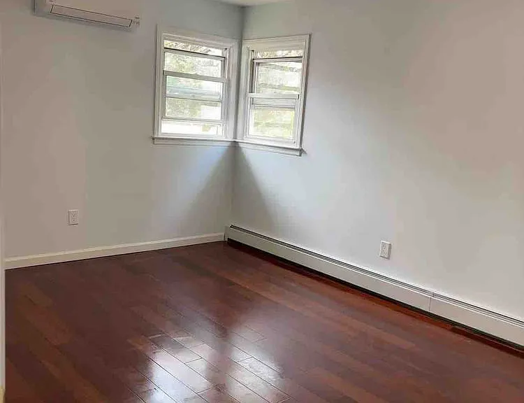 Langley Ave — Photo 4