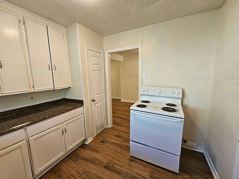 6540 Hollis Ave — Photo 11