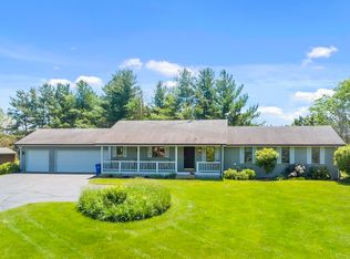 631 Fieldcrest Rd, Belvidere, IL 61008