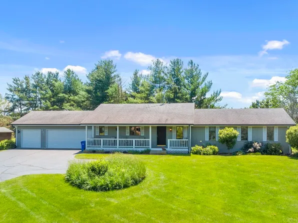 631 Fieldcrest Rd, Belvidere, IL 61008