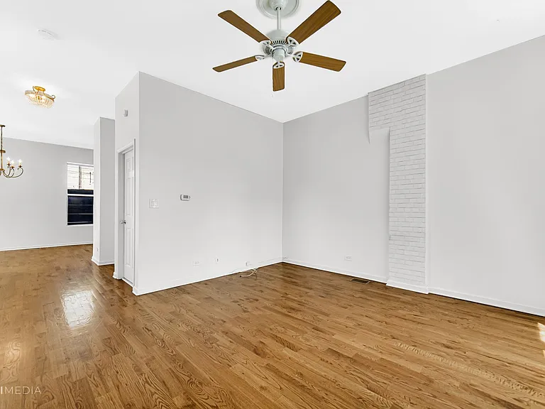 1524 N Western Ave — Photo 3