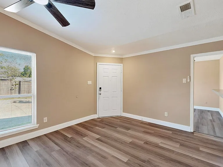 Empty room featuring crown molding, light wood-type flooring, a ceiling fan, and recessed lighting