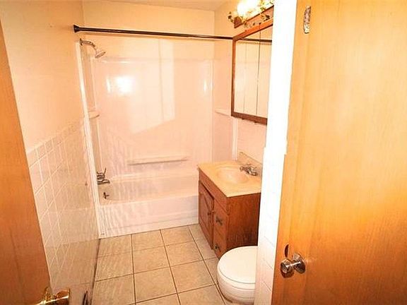 5th image of 3027 Nanette Dr