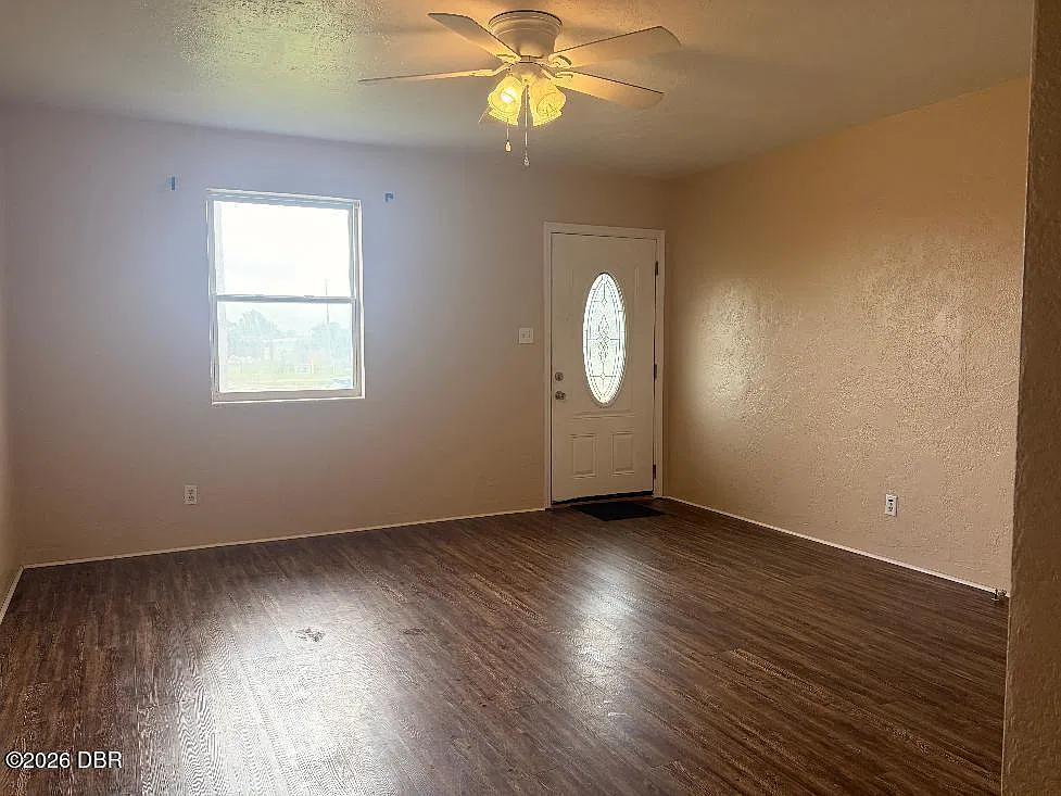 3 bed, 1.5 bath, 1308 sqft, $1,900 — Photo 3