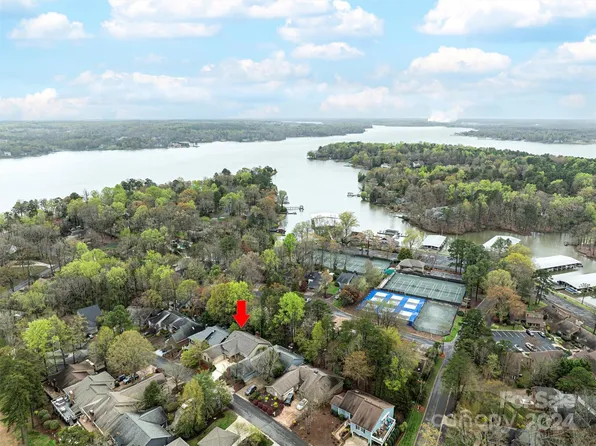 16 Shipmaster Ct, Lake Wylie, SC 29710