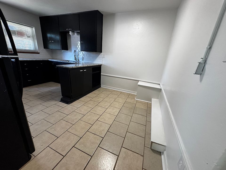 1st image of 1201 SW 11th Ave APT 1