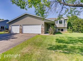 1362 Thistle Ln, Shakopee, MN 55379