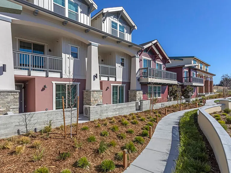 Emerald Ridge Apartments — Photo 2