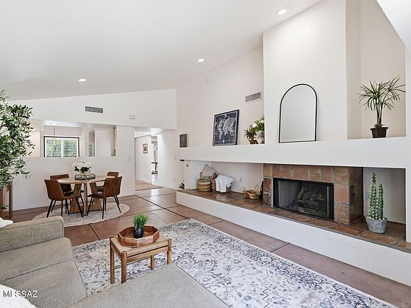 4th image of 3136 E Macenroe Ln