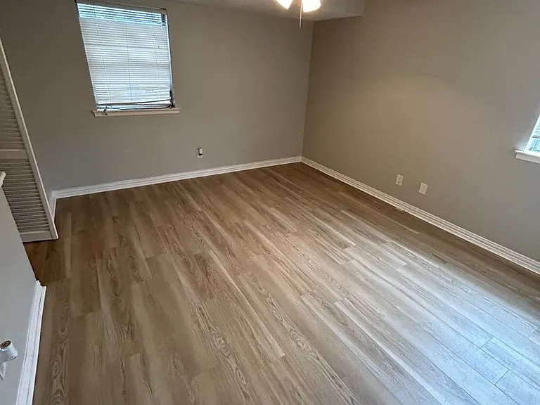 1402 Meadow Way — Photo 4