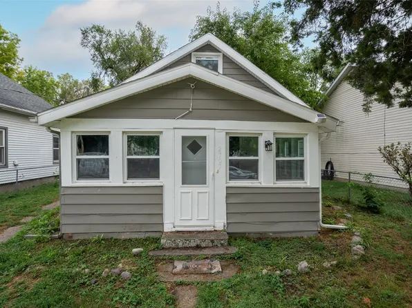 2707 Cleveland Ave, Des Moines, IA 50317