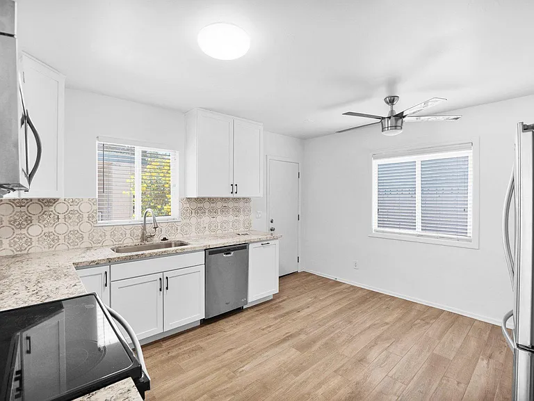 547 W San Juan Ave #B — Photo 14