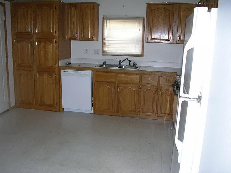 2nd image of 1556 Laurelwood Dr