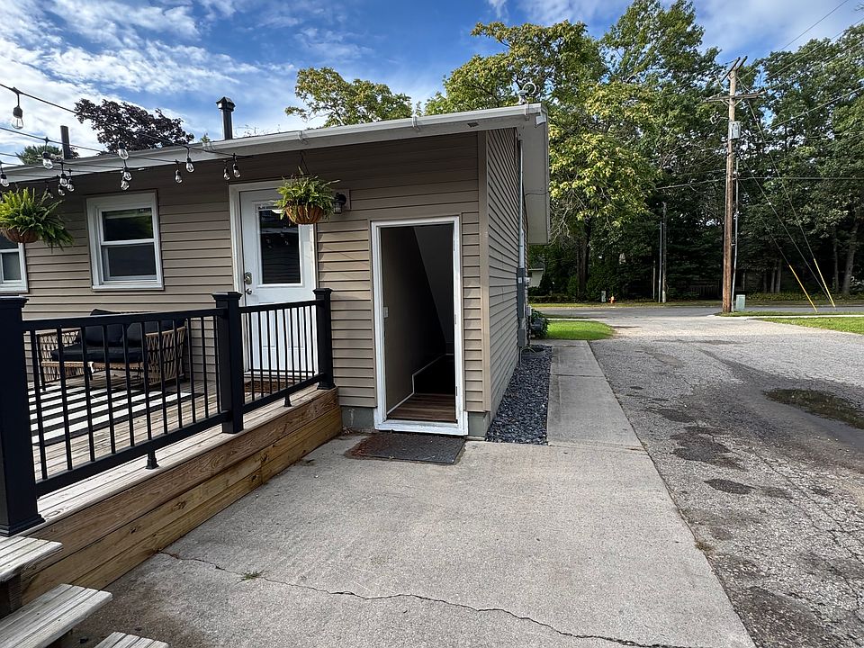 1st image of 1022 Kinross St