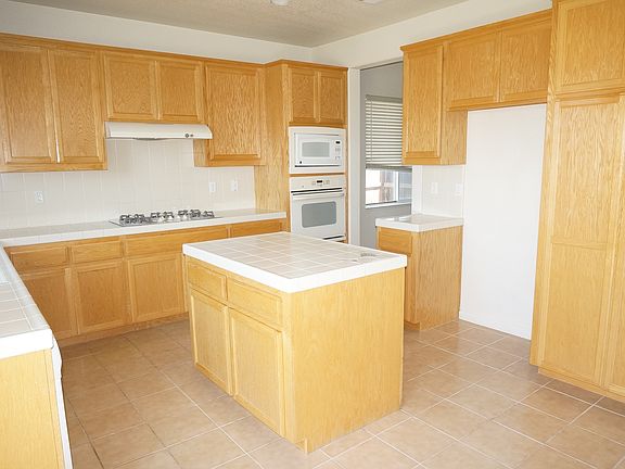 5th image of 397 Honeybell St