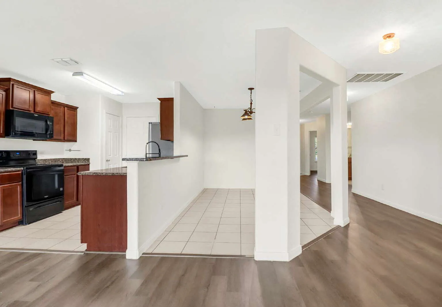 3 bed, 2.0 bath, 1404 sqft, $1,700 — Photo 2
