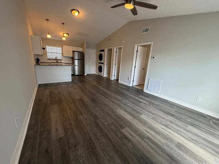 501 Saint Michaels Way — Photo 7