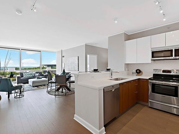 5th image of 1901 S Calumet Ave #1804