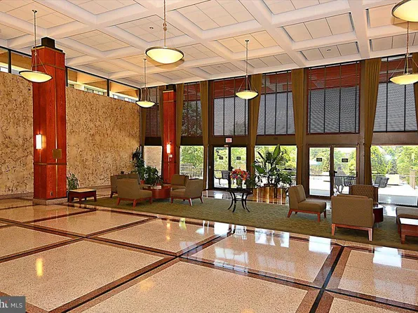 5501 Seminary Rd APT 210S, Falls Church, VA 22041