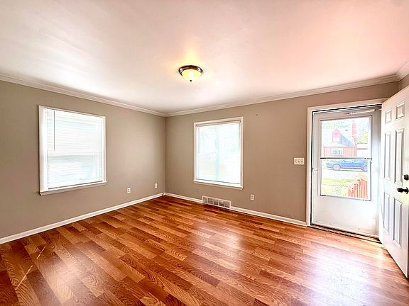 3rd image of 15860 Lexington St